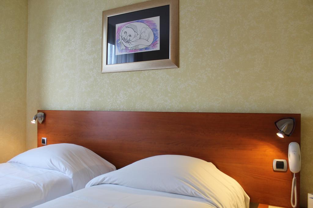 In Situ Hotel 瓦朗西纳 外观 照片