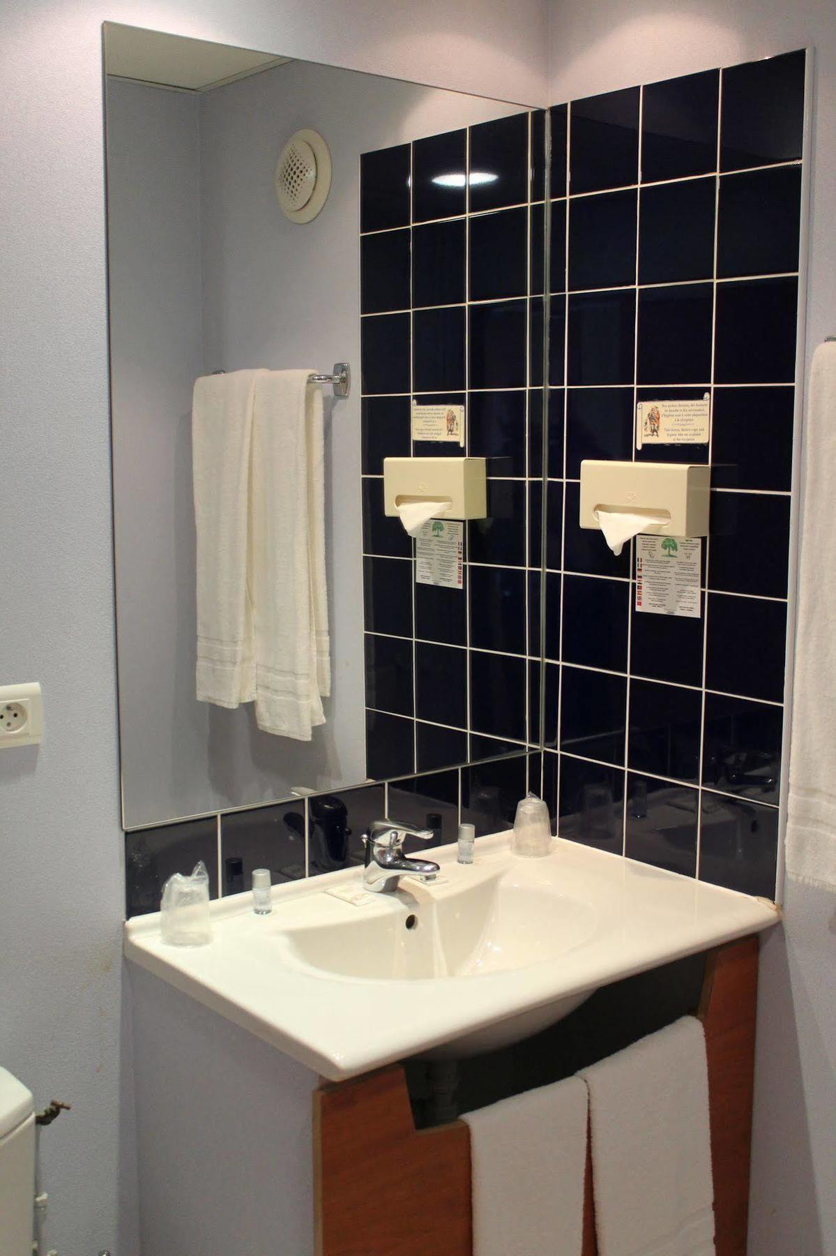In Situ Hotel 瓦朗西纳 外观 照片