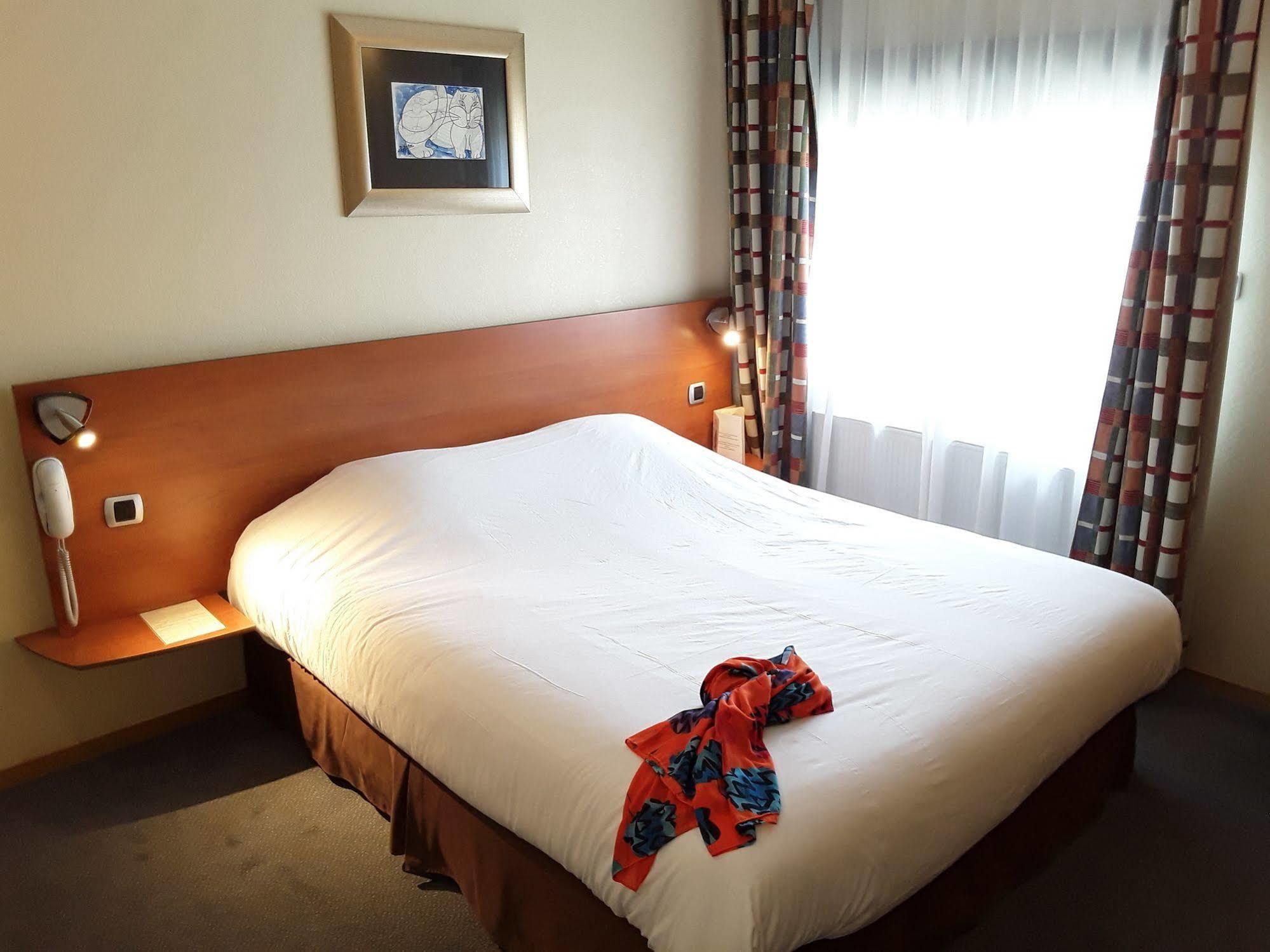 In Situ Hotel 瓦朗西纳 外观 照片