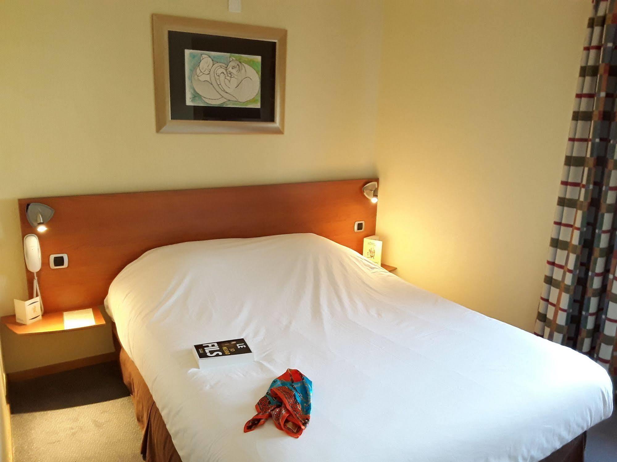 In Situ Hotel 瓦朗西纳 外观 照片