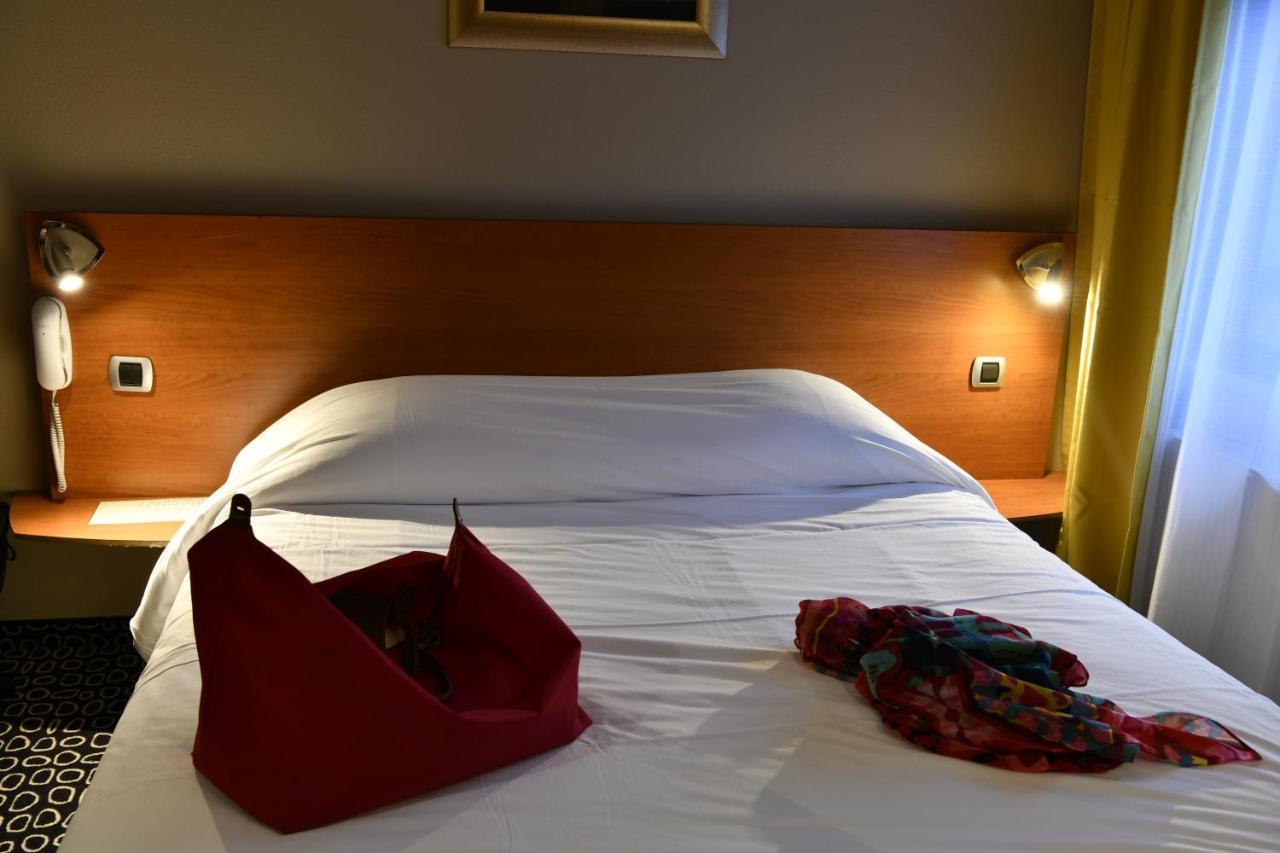 In Situ Hotel 瓦朗西纳 外观 照片