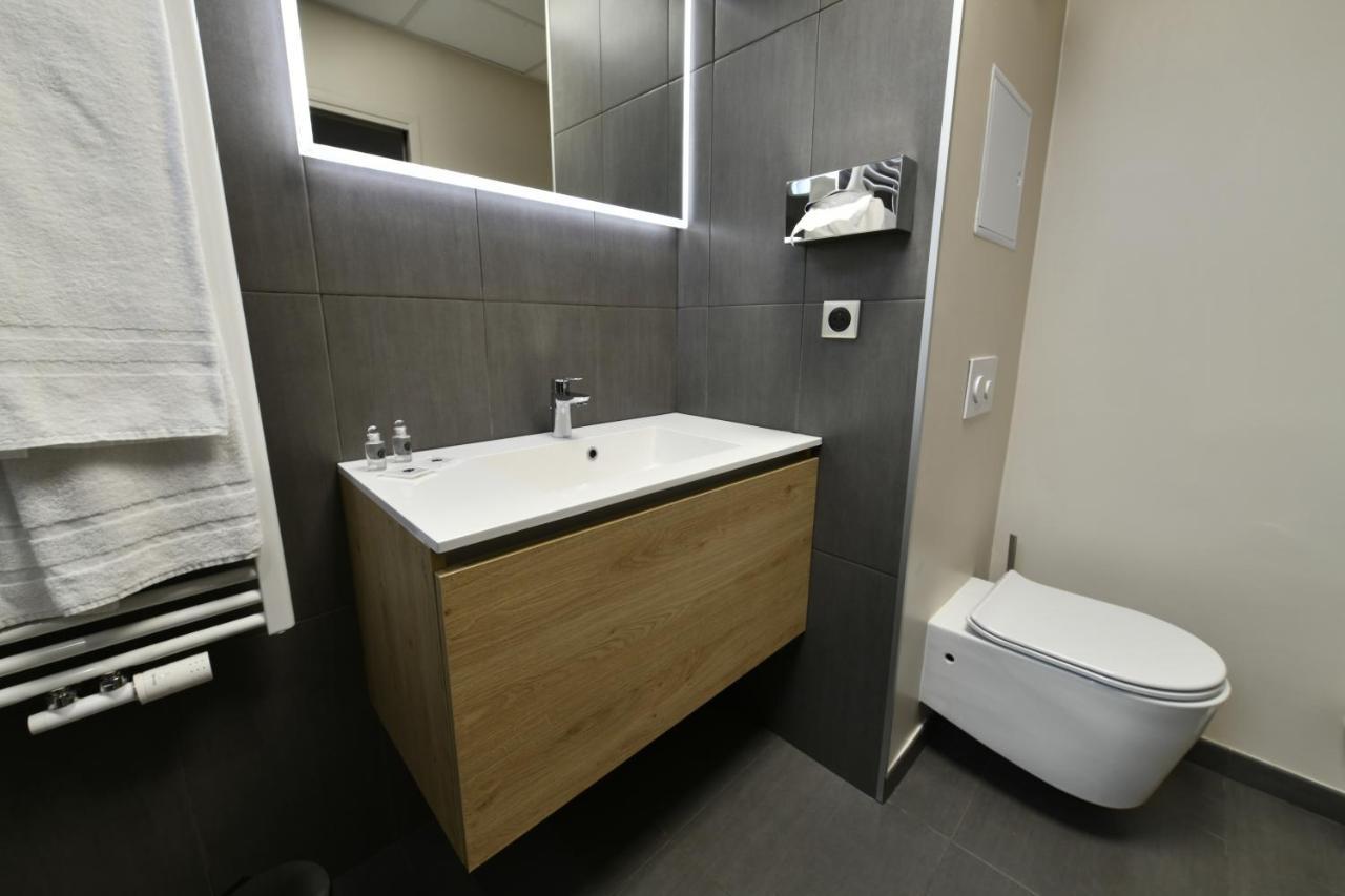 In Situ Hotel 瓦朗西纳 外观 照片